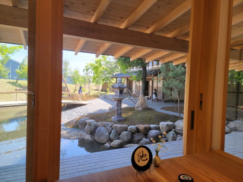池の間