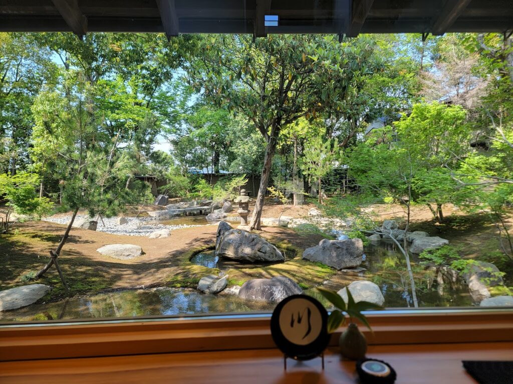 亀石設置完了(川の間)