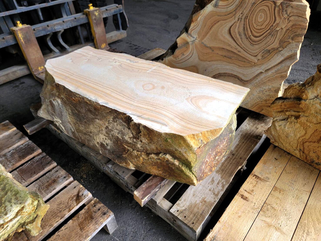 熊本県産の天草陶石（別名：木目石）