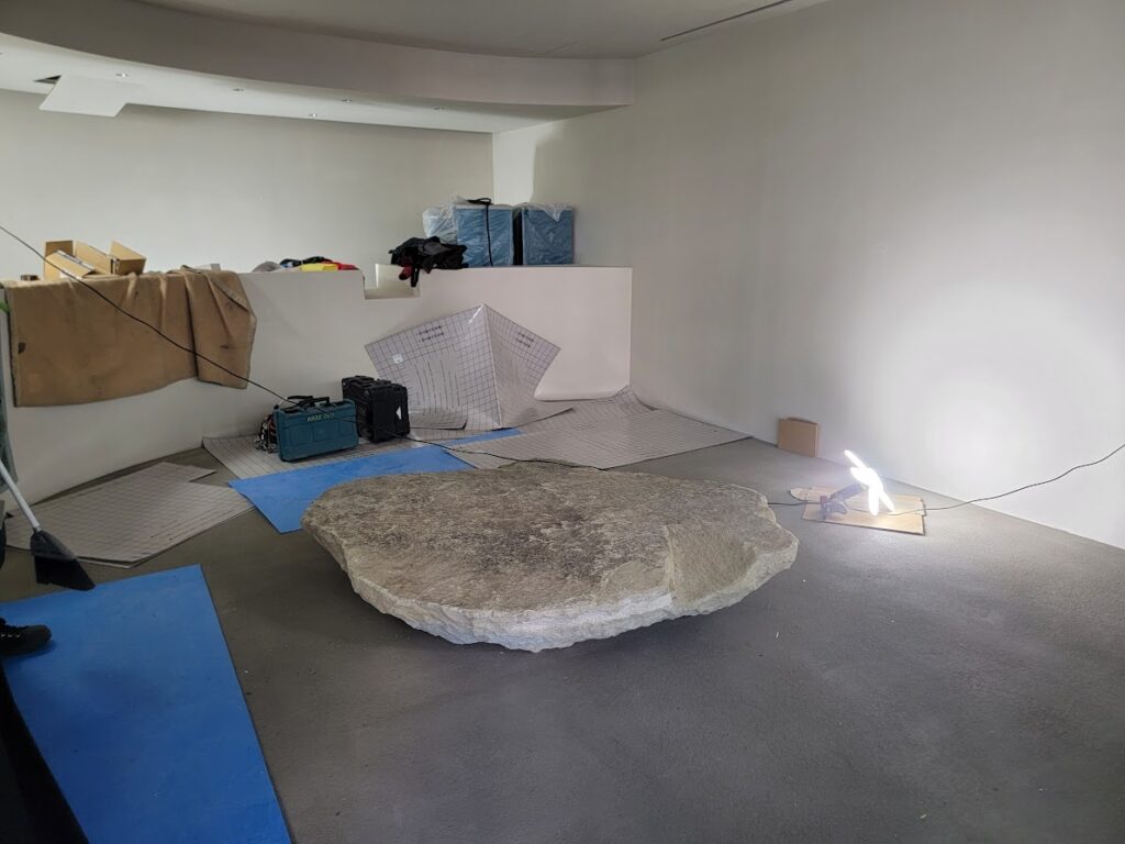 巨石ローテーブル設置完了