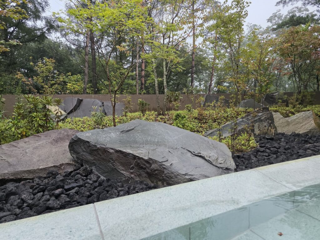 草津界 巨石景石1